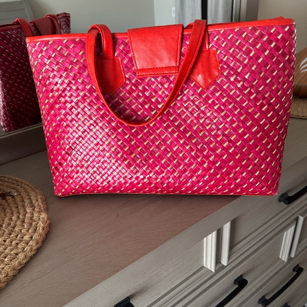 Stylish Red woven bag!